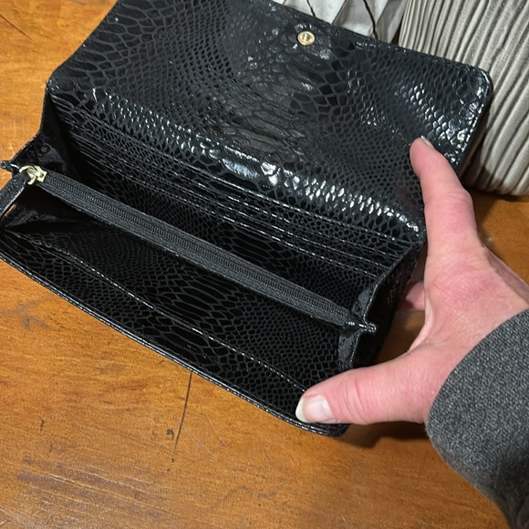 EUC Michael Kors Black Leather Snakeskin Pattern Fold Over Wallet - Picture 9 of 15